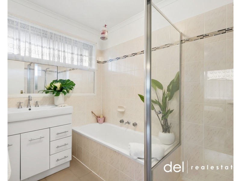 17 Blaxland Drive, Dandenong North VIC 3175