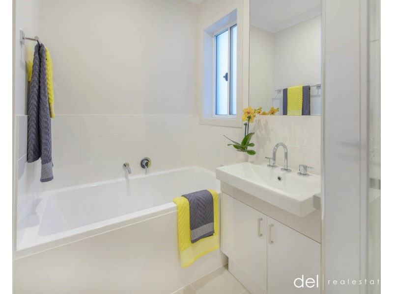 2/9 Mulgoa Avenue, Dandenong North VIC 3175
