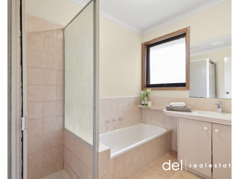 27 Eyebright Square, Hallam VIC 3803