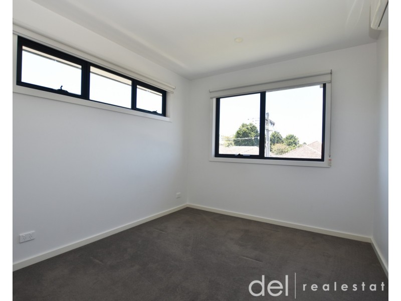 1/2 Fifth Avenue, Dandenong VIC 3175