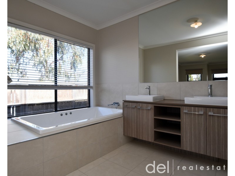 7 Compton Lane, Officer VIC 3809