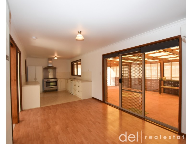 44 Frances Crescent, Cranbourne North VIC 3977
