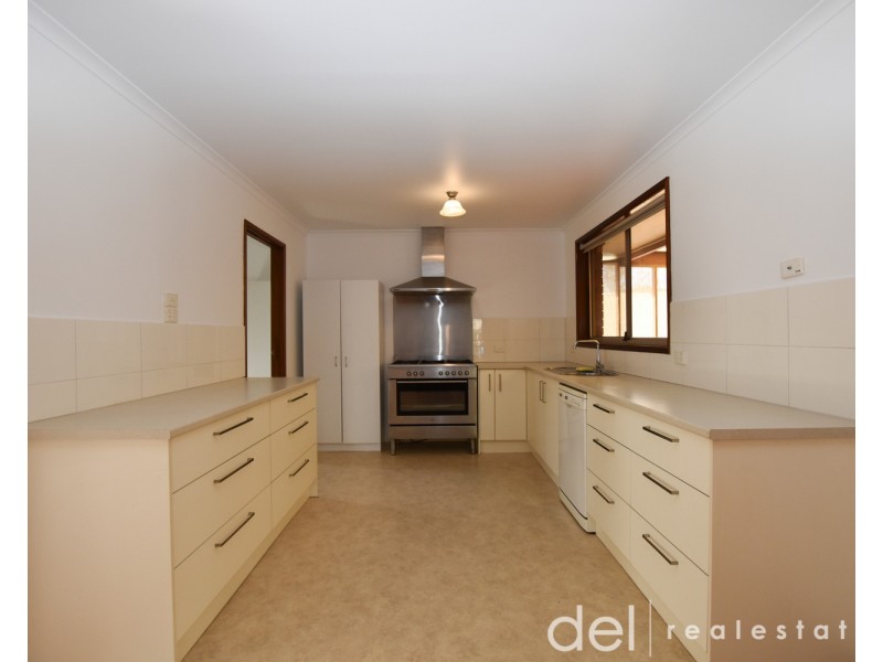 44 Frances Crescent, Cranbourne North VIC 3977