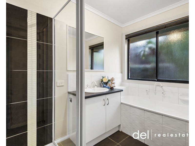 1 Sacha Drive, Pakenham VIC 3810