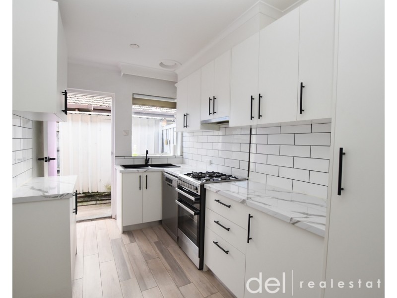 2/12 Brady Road, Dandenong North VIC 3175