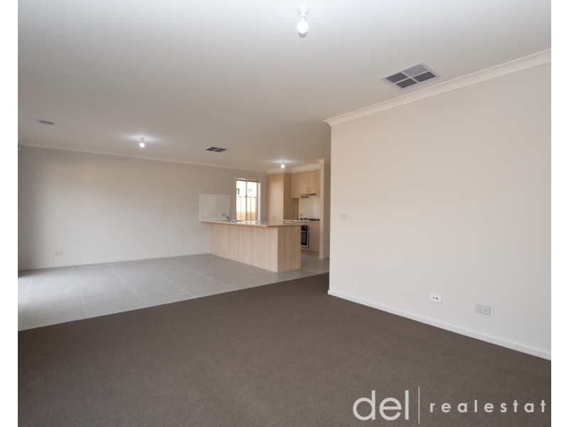40 Prado Avenue, Clyde North VIC 3978