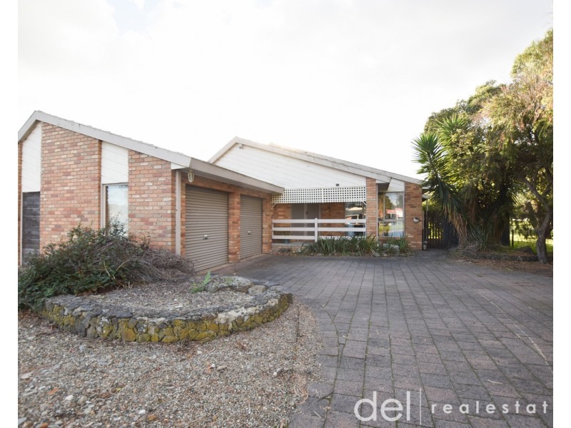 29 Stirling Avenue, Cranbourne North VIC 3977
