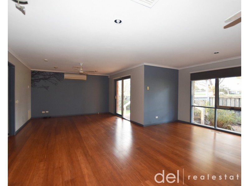 29 Stirling Avenue, Cranbourne North VIC 3977