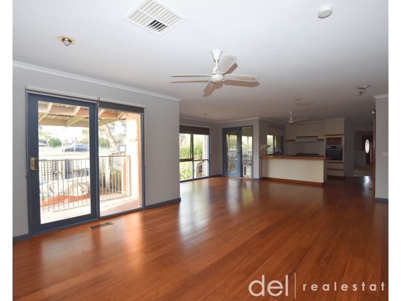 29 Stirling Avenue, Cranbourne North VIC 3977