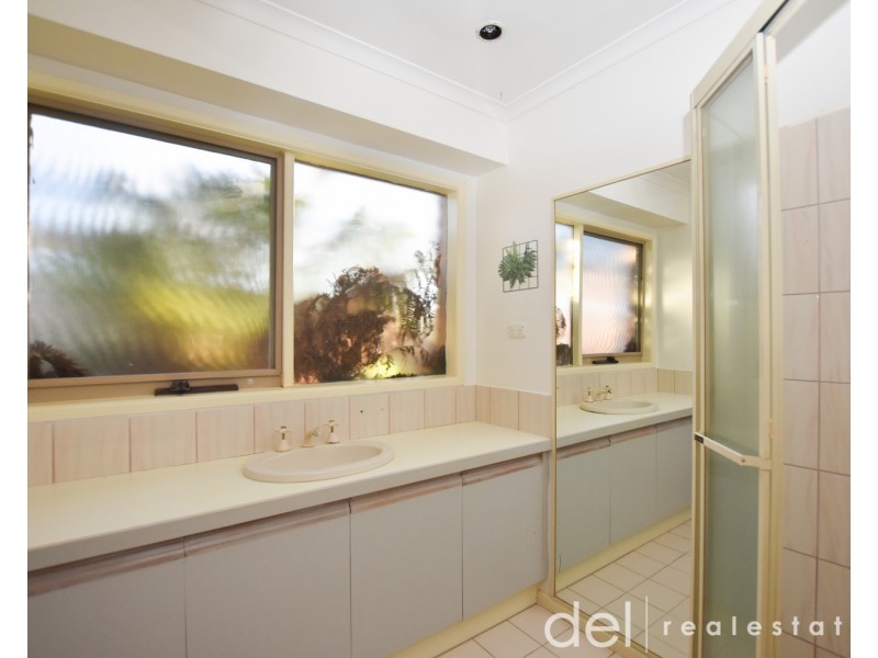 29 Stirling Avenue, Cranbourne North VIC 3977