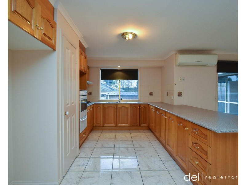 72 Saxonwood Drive, Narre Warren VIC 3805