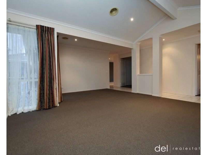 72 Saxonwood Drive, Narre Warren VIC 3805