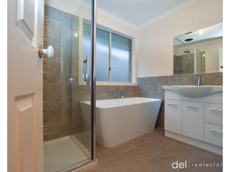 72 Saxonwood Drive, Narre Warren VIC 3805