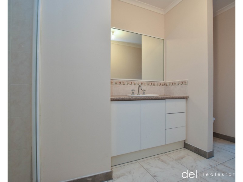 72 Saxonwood Drive, Narre Warren VIC 3805