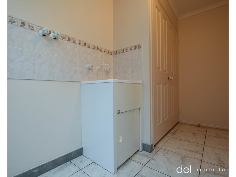 72 Saxonwood Drive, Narre Warren VIC 3805