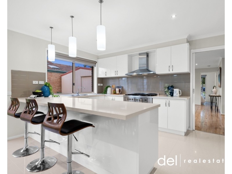 17 Sunnyside Drive, Berwick VIC 3806