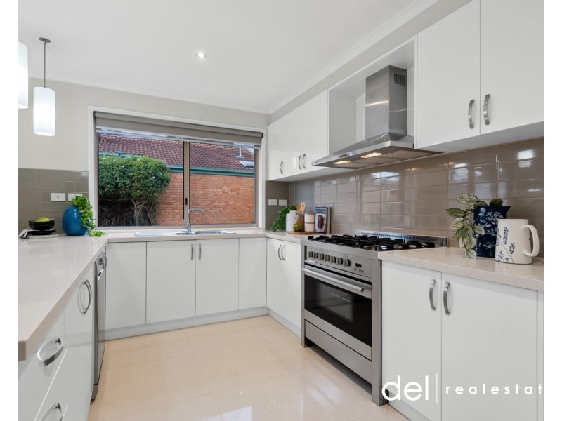 17 Sunnyside Drive, Berwick VIC 3806