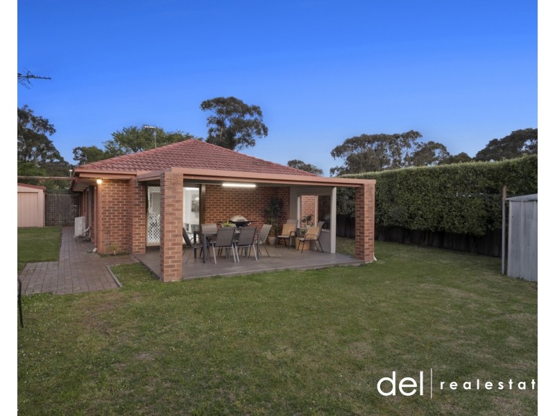 17 Sunnyside Drive, Berwick VIC 3806