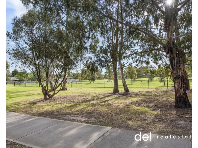 17 Sunnyside Drive, Berwick VIC 3806