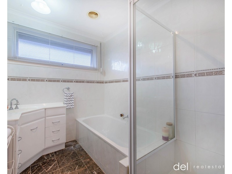 13 Oxley Way, Endeavour Hills VIC 3802