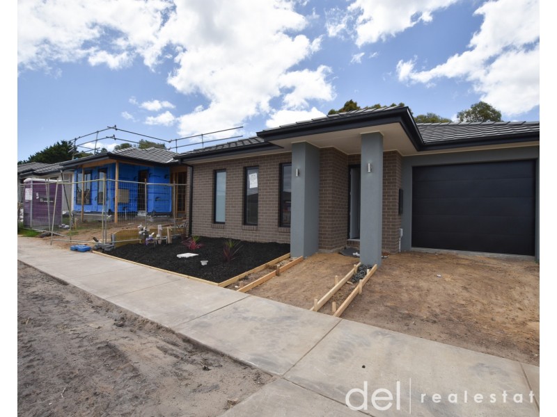 16 Jessfield Terrace, Cranbourne East VIC 3977