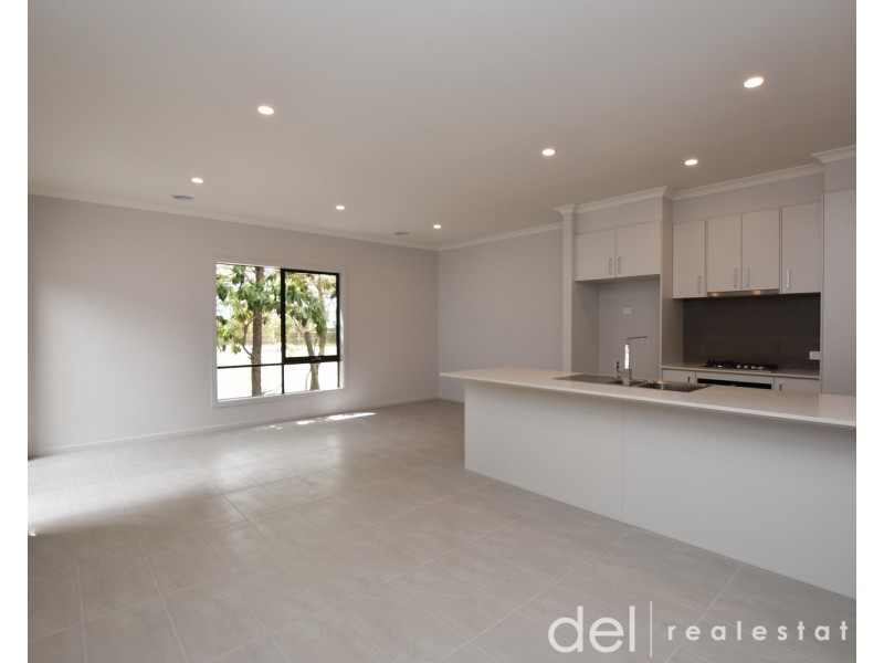 16 Jessfield Terrace, Cranbourne East VIC 3977