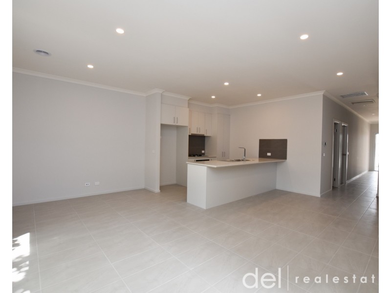 16 Jessfield Terrace, Cranbourne East VIC 3977