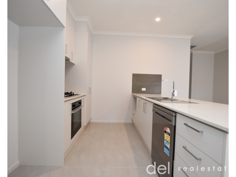 16 Jessfield Terrace, Cranbourne East VIC 3977