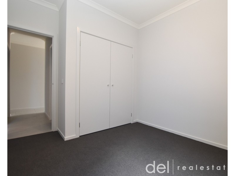 16 Jessfield Terrace, Cranbourne East VIC 3977