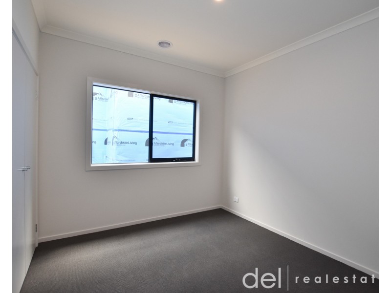 16 Jessfield Terrace, Cranbourne East VIC 3977