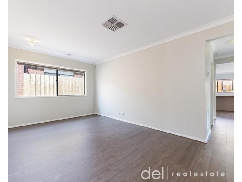 73 Rossiter Retreat, Cranbourne North VIC 3977