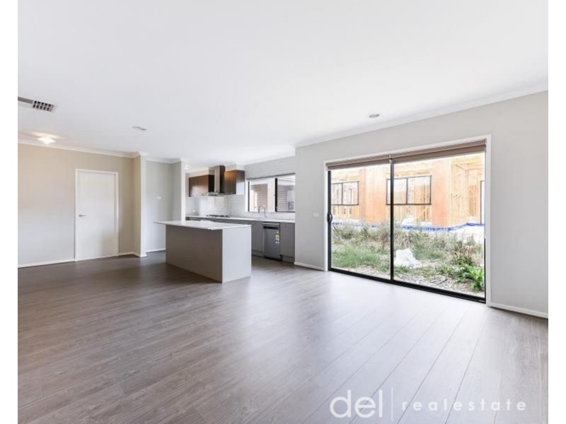 73 Rossiter Retreat, Cranbourne North VIC 3977