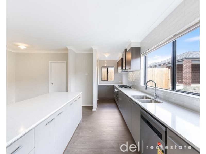 73 Rossiter Retreat, Cranbourne North VIC 3977