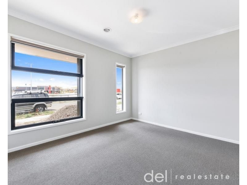 73 Rossiter Retreat, Cranbourne North VIC 3977
