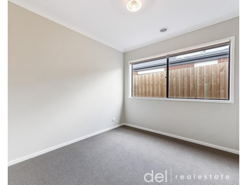 73 Rossiter Retreat, Cranbourne North VIC 3977