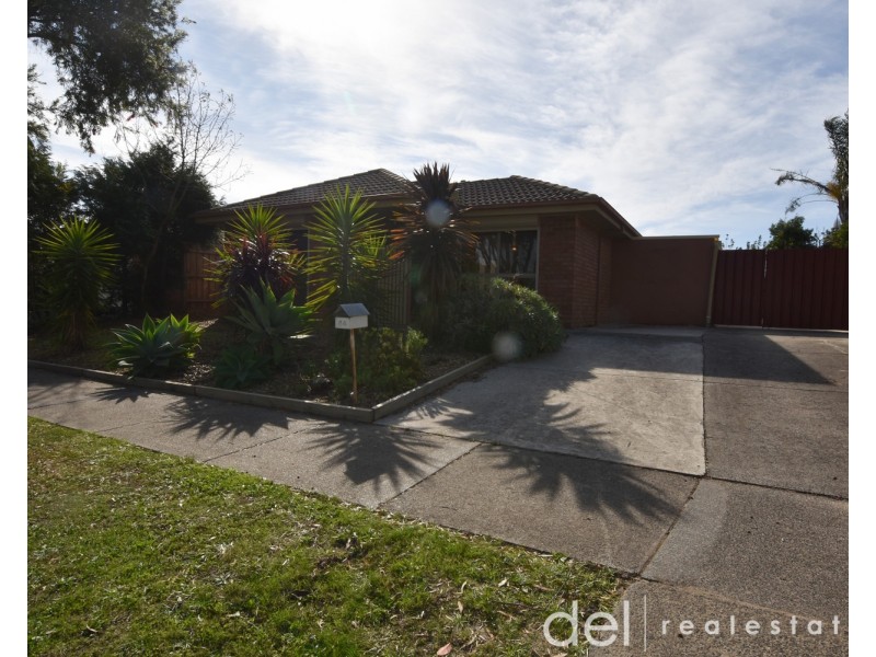 44 Frances Crescent, Cranbourne North VIC 3977