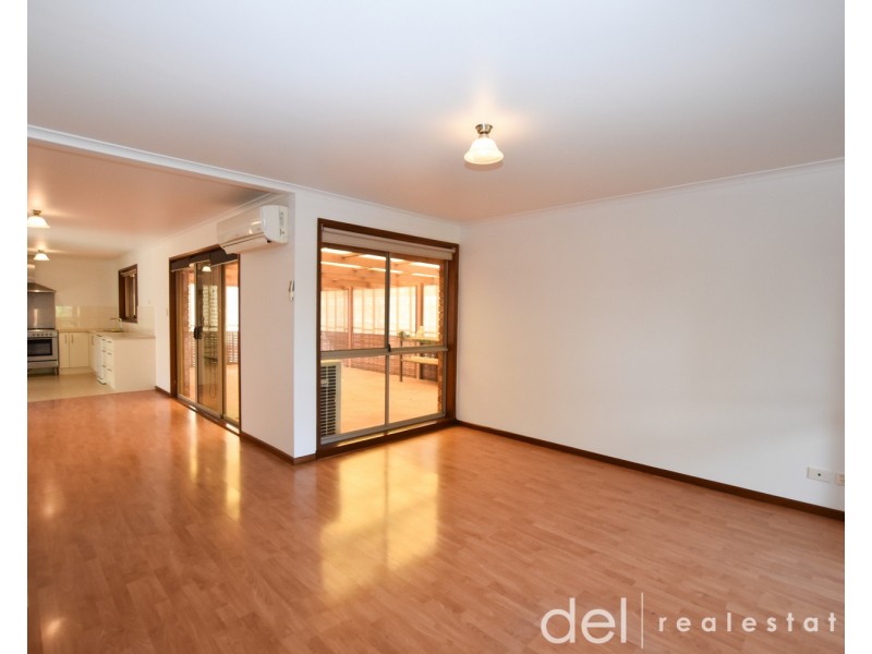 44 Frances Crescent, Cranbourne North VIC 3977