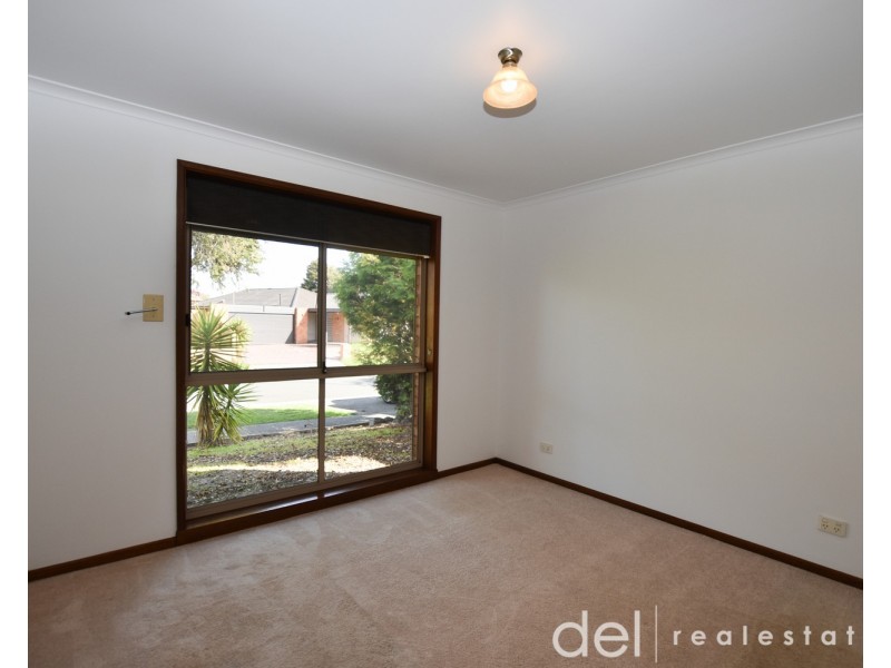 44 Frances Crescent, Cranbourne North VIC 3977