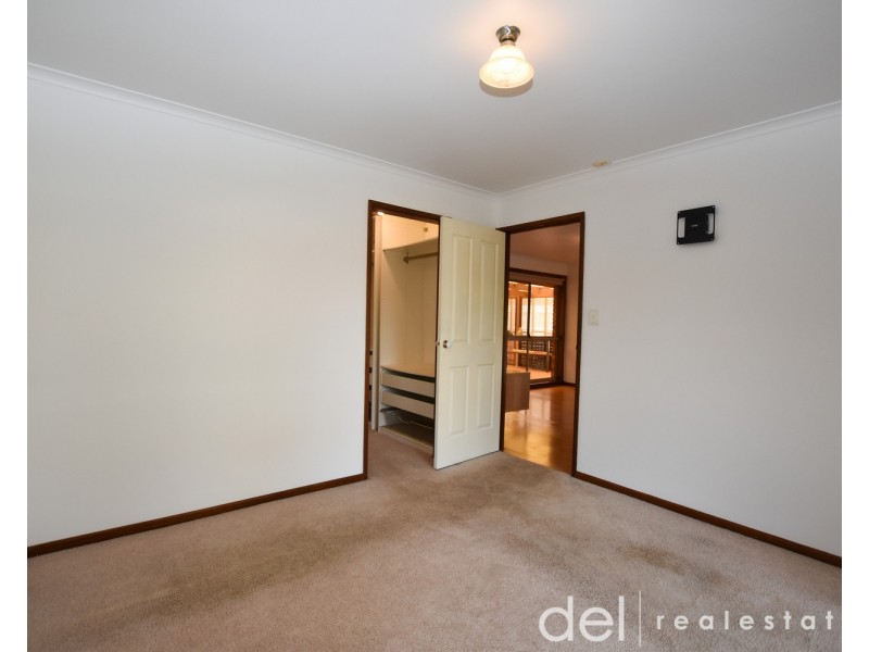 44 Frances Crescent, Cranbourne North VIC 3977