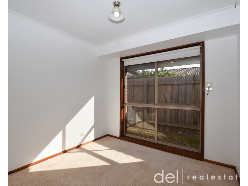 44 Frances Crescent, Cranbourne North VIC 3977