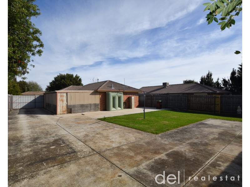 44 Frances Crescent, Cranbourne North VIC 3977