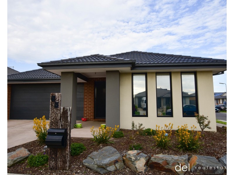 19 Brittle Gum Road, Cranbourne East VIC 3977