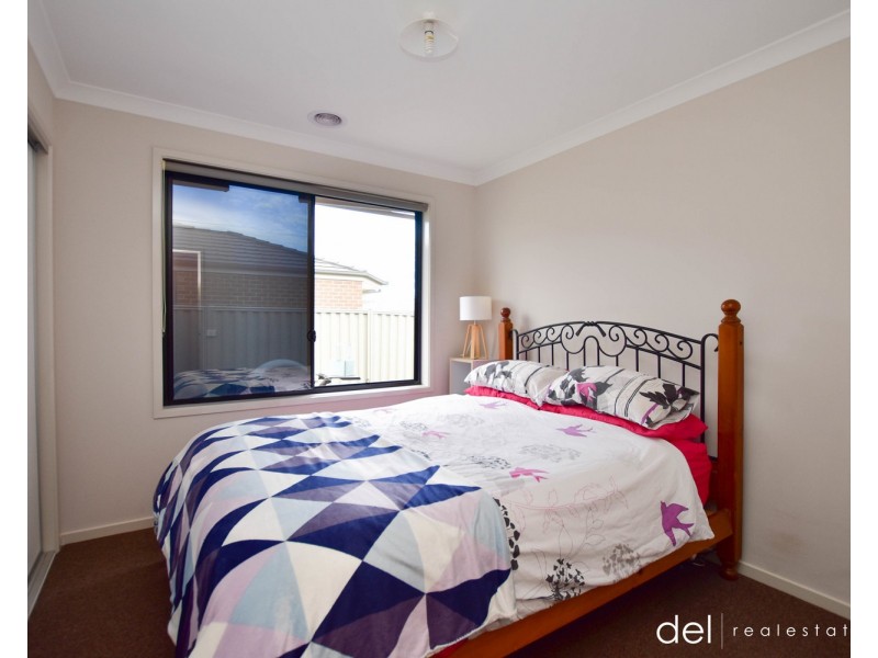 19 Brittle Gum Road, Cranbourne East VIC 3977