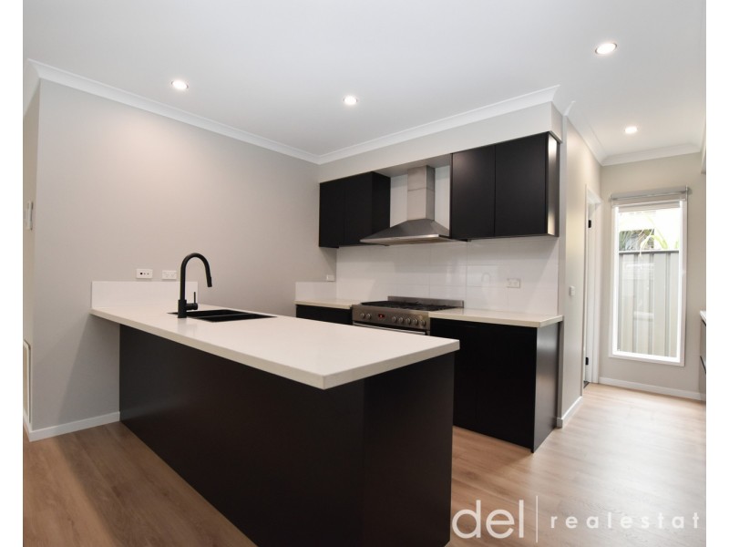 8 Camolina Way, Clyde North VIC 3978