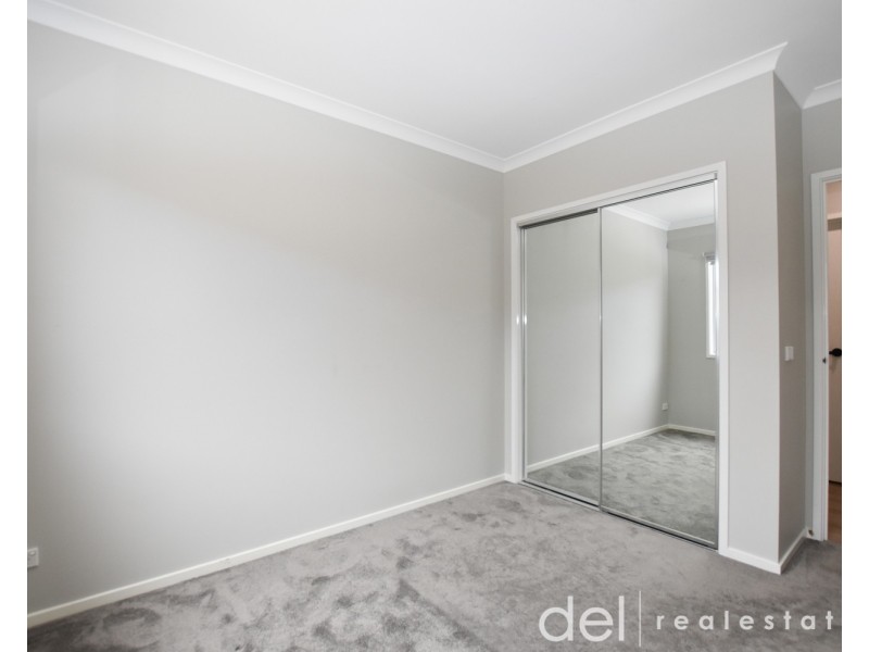 8 Camolina Way, Clyde North VIC 3978