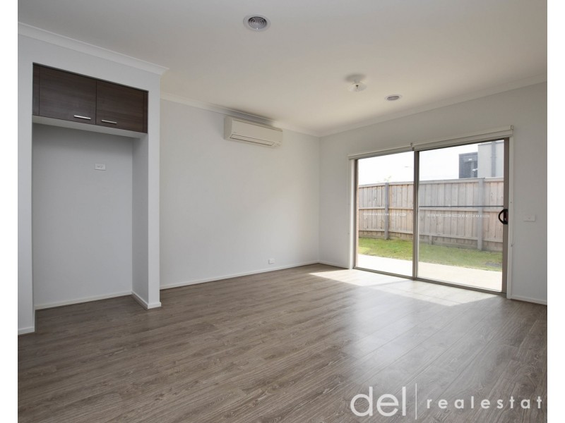 65 Waterman Drive, Clyde VIC 3978