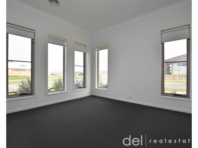 65 Waterman Drive, Clyde VIC 3978