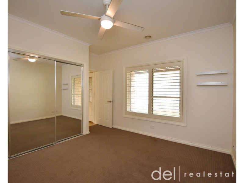 8 Bull Finch Way, Berwick VIC 3806