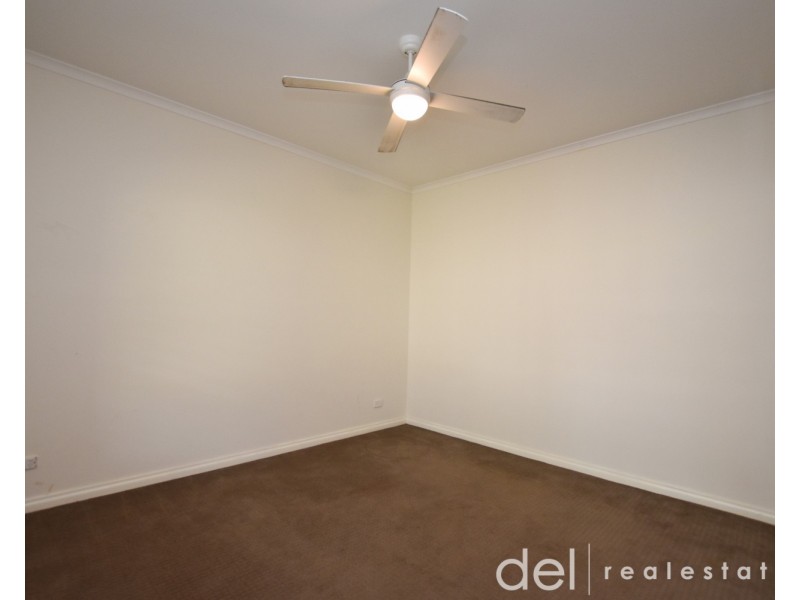 8 Bull Finch Way, Berwick VIC 3806