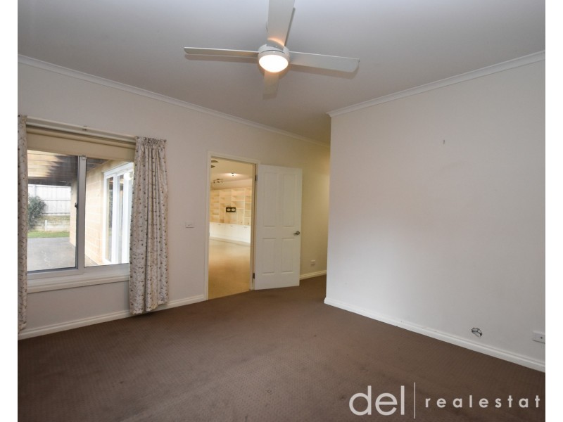 8 Bull Finch Way, Berwick VIC 3806